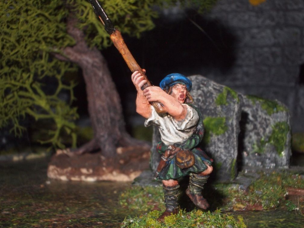 28mm 17th century highlander miniature with lochaber axe.